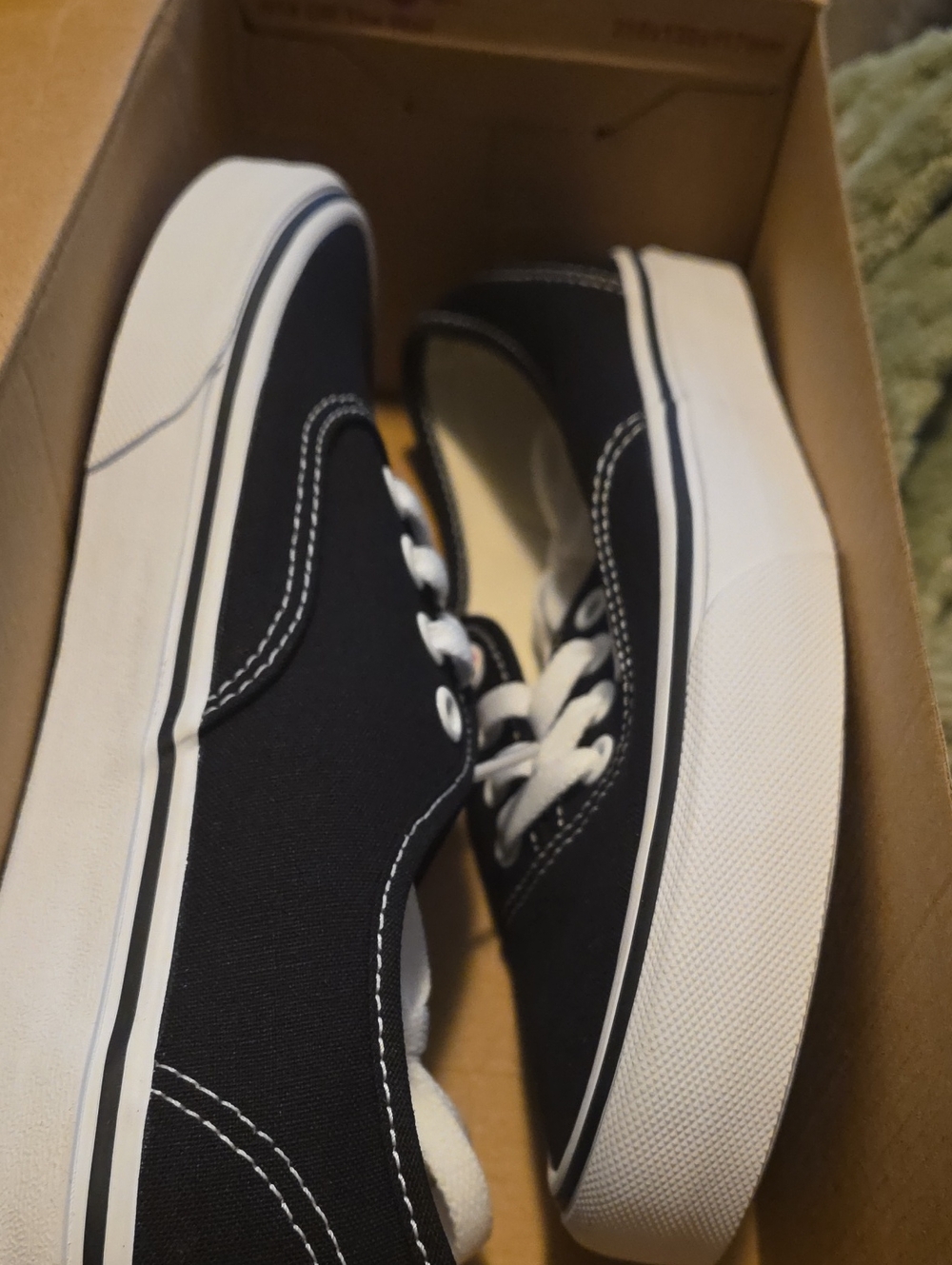 Classic Black Canvas Men's Low-Top Sneakers Mens 5.5 Womens 7